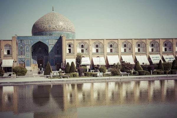 ISFAHAN, IRAN - OCTOBER 06, 2016: Masjid Sheikh Lotfollah di Naq — Stok Foto
