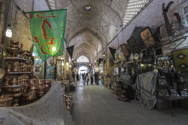 ISFAHAN, IRA - 06 OTTOBRE 2016: Mercato tradizionale iraniano (Ba — Foto Stock