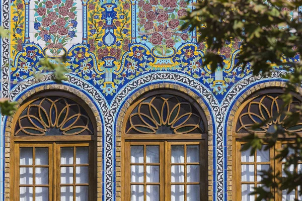 Teheran, Iran - 05 października 2016: Zewnątrz Golestan palace — Zdjęcie stockowe