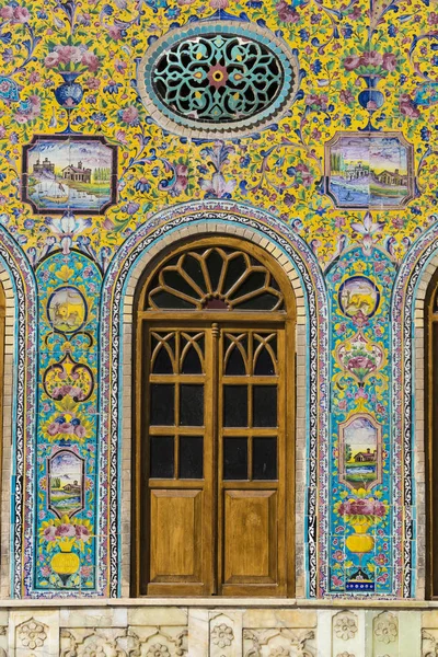 TEHRAN, IRAN - OCTOBER 05, 2016: Exteriors of Golestan palace an — Stock Photo, Image