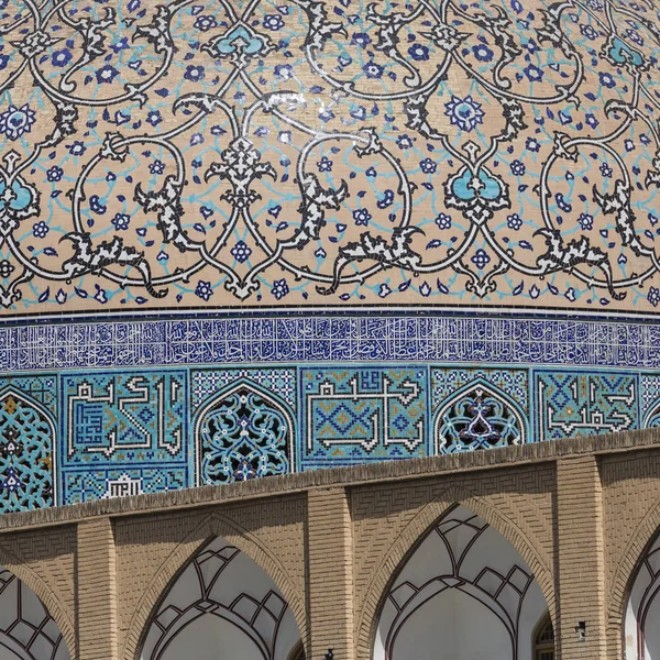 Мечеть Шейха Лотфоллы на площади Накш-э-Джахан в Исфахане, Айра — стоковое фото