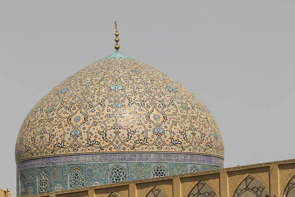 Sheikh Lotfollah moskee in Naqhsh-e Jahan Square in Isfahan, Ira — Stockfoto