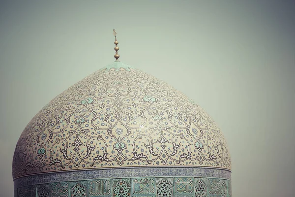 Sheikh Lotfollah moskee in Naqhsh-e Jahan Square in Isfahan, Ira — Stockfoto