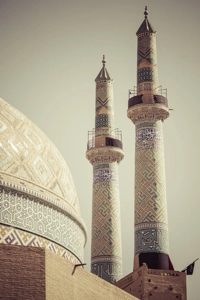 ЯЗД, ИРАН - 07 ОКТЯБРЯ 2016: Мечеть Джеме Язда в Иране. При этом — стоковое фото