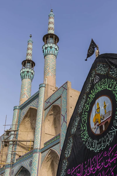 YAZD, IRÃO - OUTUBRO 07, 2016: Complexo Amir Chakhmaq em Yazd, Ir — Fotografia de Stock