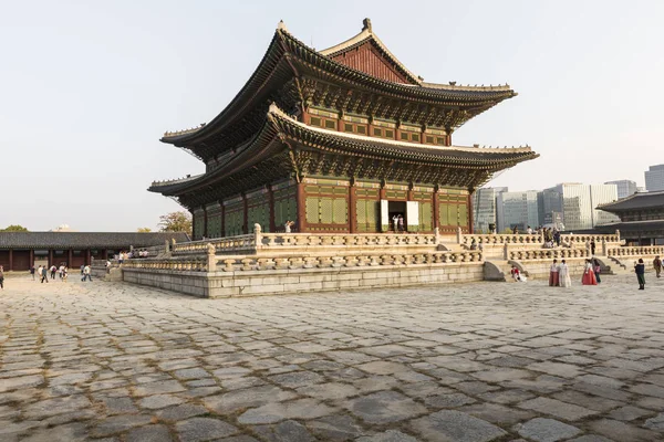 Seoul - 21 oktober 2016: Gyeongbokgung palace i Seoul, Korea — Stockfoto