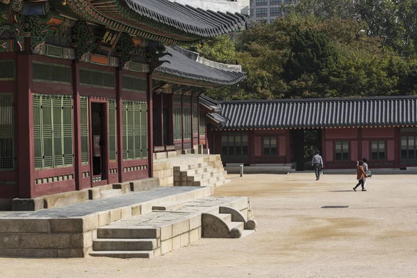 Seoul - 21 oktober 2016: Deoksugung-palatset i Seoul, South Kore — Stockfoto