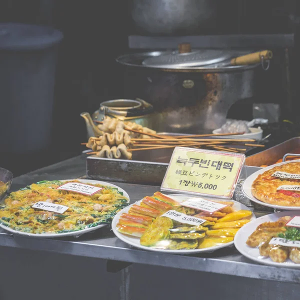 Κορεατικά πιάτα πλευρά στην τοπική αγορά στη Σεούλ, Νότια Κορέα. — Φωτογραφία Αρχείου