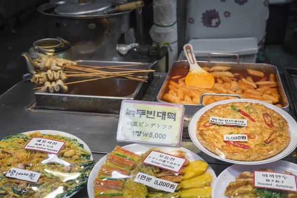 Korean side dishes at local market in Seoul, South Korea. — Stock Photo, Image