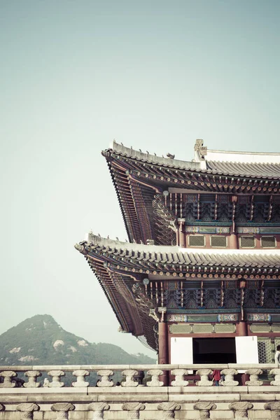 SEOUL - OCTOBER 21, 2016:Geunjeongjeon, the Throne Hall, at the — Stock Photo, Image