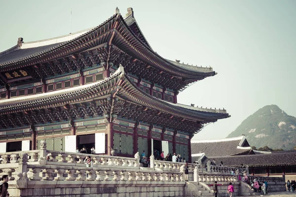 SEOUL - OCTOBER 21, 2016:Geunjeongjeon, the Throne Hall, at the — Stock Photo, Image