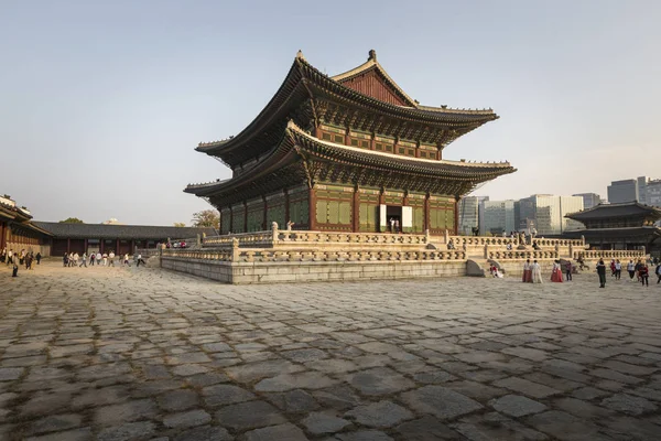 Seoul - 21 oktober 2016: Gyeongbokgung palace i Seoul, Korea — Stockfoto