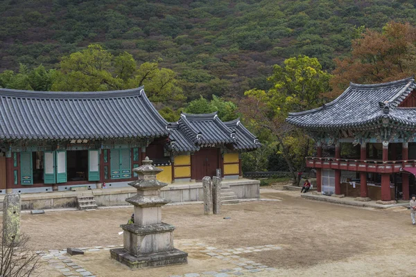 Busan - október 27-én, 2016: Beomeosa templom Busan, Dél-Korea. — Stock Fotó