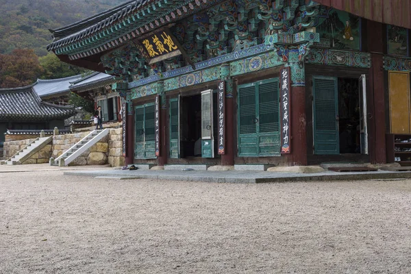 BUSAN - 27 OCTOBRE 2016 : Temple Beomeosa à Busan, Corée du Sud . — Photo