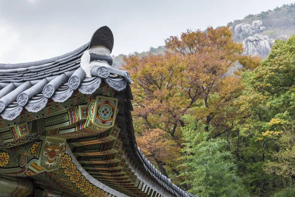 BUSAN - OCTOBER 27, 2016: Beomeosa Temple in Busan, South Korea. — Stock Photo, Image