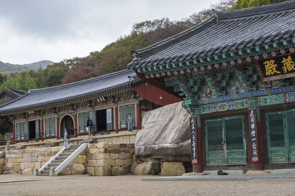 釜山-2016 年 10 月 27 日︰ Beomeosa 寺在韩国釜山. — 图库照片