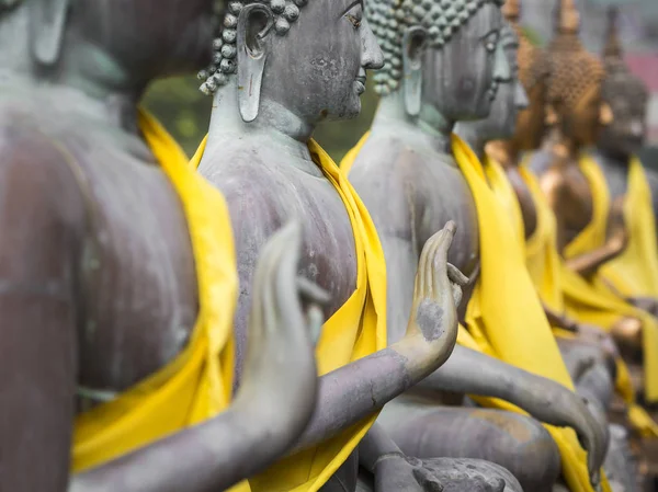 Sochy Buddhy v Seema Malaka Temple, Colombo, Srí Lanka — Stock fotografie