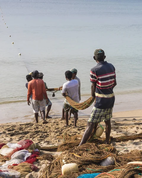 Rybaków stał i pracy w Galle, Sri Lanka - 09 grudnia 2016 roku: — Zdjęcie stockowe