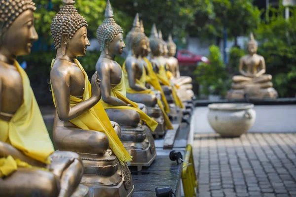 Estatuas de Buda en el Templo Seema Malaka, Colombo, Sri Lanka — Foto de Stock