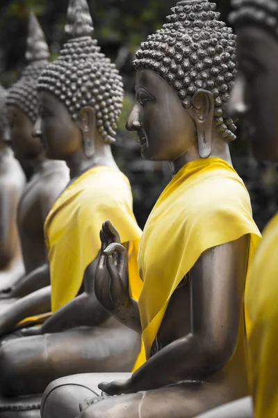 Sochy Buddhy v Seema Malaka Temple, Colombo, Srí Lanka — Stock fotografie