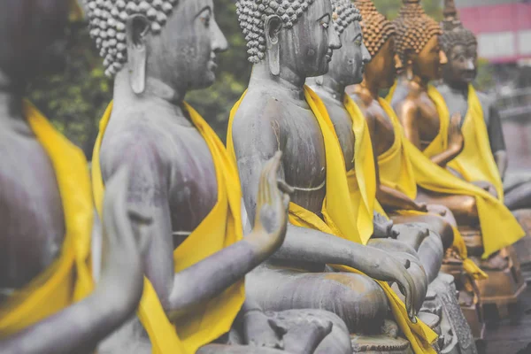 Statues de Bouddha au Temple Seema Malaka, Colombo, Sri Lanka — Photo