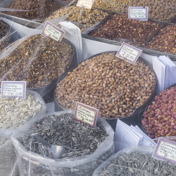 Marché plein d'épices traditionnelles à Athènes, Grèce . — Photo