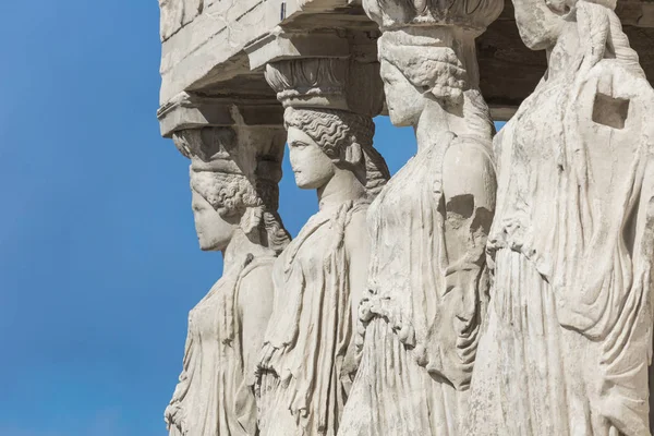 ATENAS - GRÉCIA - SETEMBRO DE 21,2016: Caryatides na Acrópole, A — Fotografia de Stock