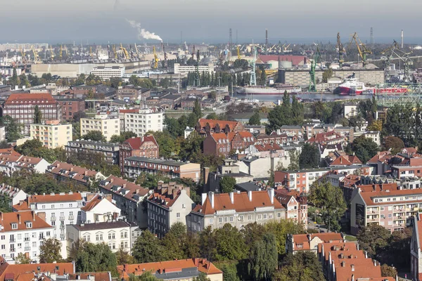 Letecký pohled na staré město Gdaňsk radnicí, Polsko — Stock fotografie