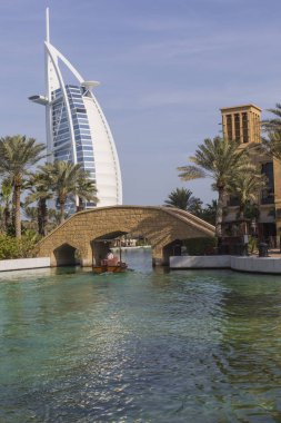 Dubai, Birleşik Arap Emirlikleri - 18 Ocak 2017: Madinat Jumeirah ile de bac