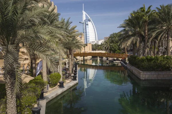 Dubai, Egyesült Arab Emírségek - 2017. január 18.: Madinat Jumeirah, az a bac — Stock Fotó