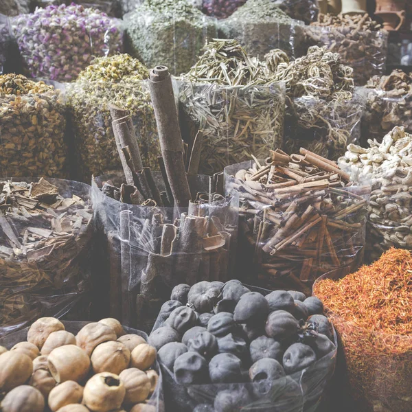 Dubai Spice Souk or the Old Souk is a traditional market in Duba — Stock Photo, Image