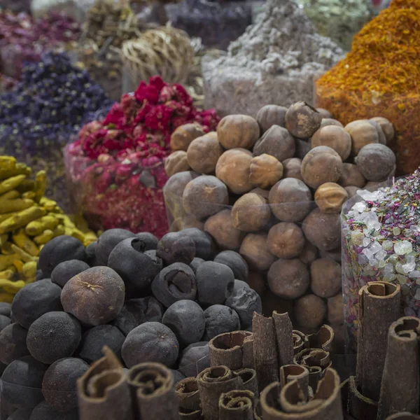 Dubai Spice Souk ou Old Souk é um mercado tradicional em Duba — Fotografia de Stock