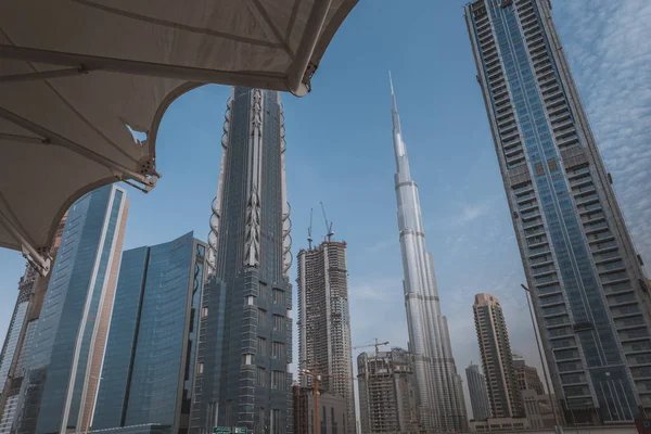 Dubai, Ηνωμένα Αραβικά Εμιράτα - 189 Ιανουαρίου 2017: Στον ορίζοντα του Ντουμπάι με Burj Khaleefa το ψηλότερο κτήριο πάνω από τον ορίζοντα, Ηνωμένα Αραβικά Εμιράτα, Μέση Ανατολή. — Φωτογραφία Αρχείου