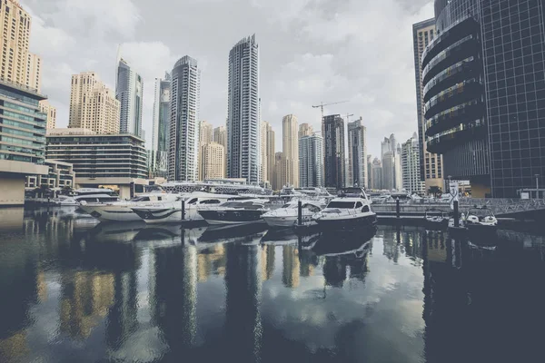 DUBAI, Emirati Arabi Uniti - 18 gennaio 2017: Dubai Marina all'alba, Stati Uniti — Foto Stock