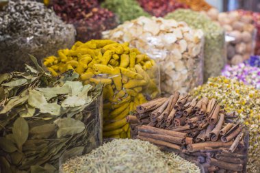 Otlar, çiçekler ve Arapça baharat Çarşısı d Deira, kurutulmuş