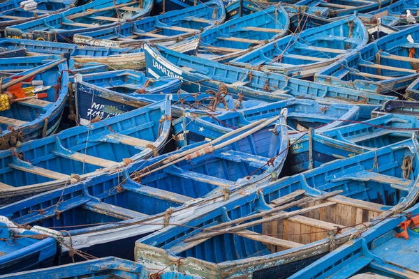 Barcos de pesca azul em Essaouira, Marrocos, África — Fotografia de Stock