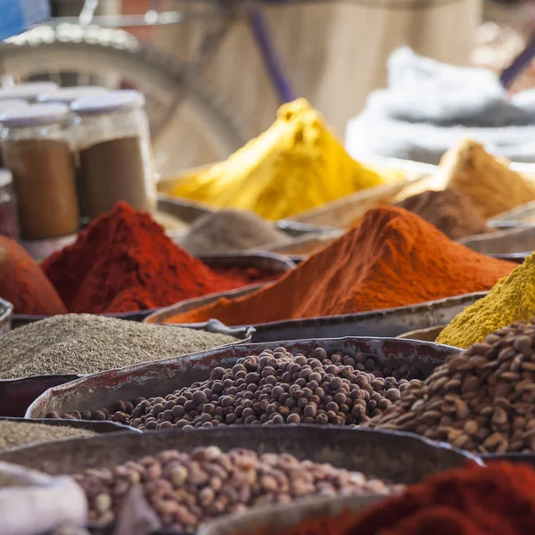 Especias árabes en el mercado tradicional. Marruecos. África . — Foto de Stock