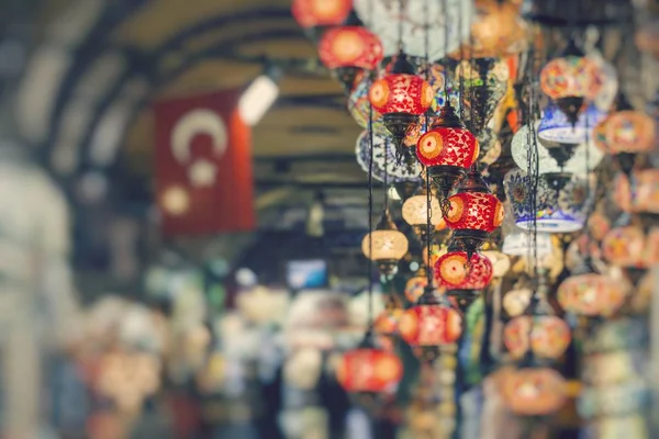 Différentes vieilles lampes sur le Grand Bazar à Istanbul — Photo