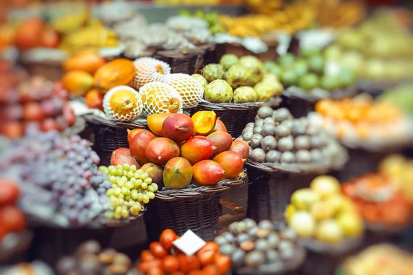 Exotiska frukter i Mercado Dos Lavradores.Madeira Island, Po — Stockfoto