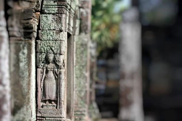 Murales y esculturas de piedra en Angkor wat, Camboya —  Fotos de Stock