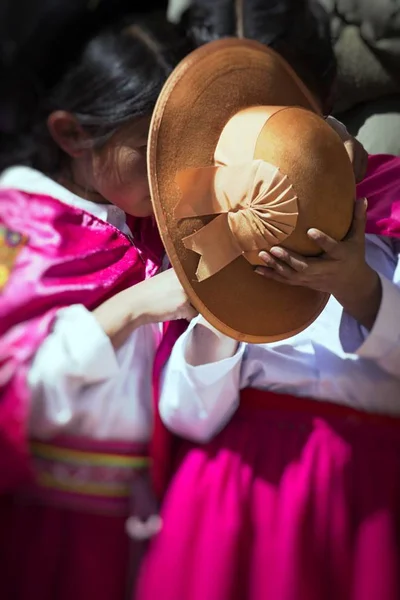 Puno, Peru - 20 augusti 2016: Ursprungsbefolkningen från peruanska staden d — Stockfoto