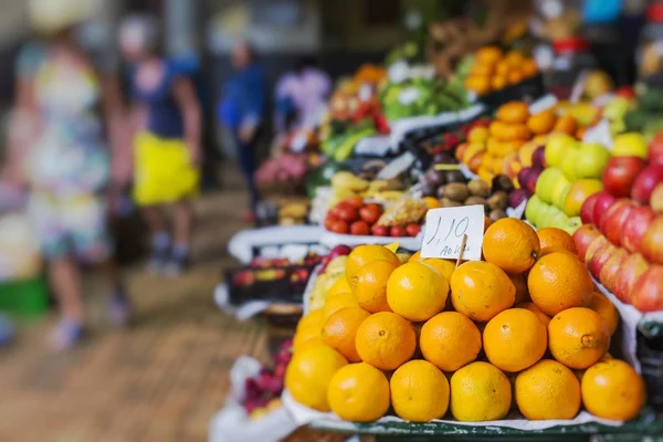 Fresh exotic fruits in Mercado Dos Lavradores in Madeira — Stock Photo, Image