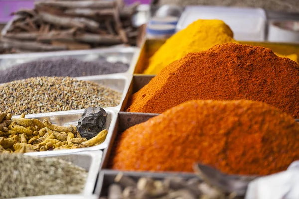 Colorful spices powders and herbs in traditional street market i — Stock Photo, Image