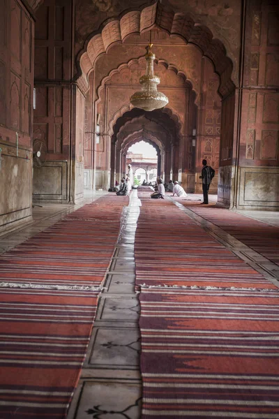 DELHI, ÍNDIA - 12 de outubro de 2013: Mesquita Jama Masjid em Delhi . — Fotografia de Stock