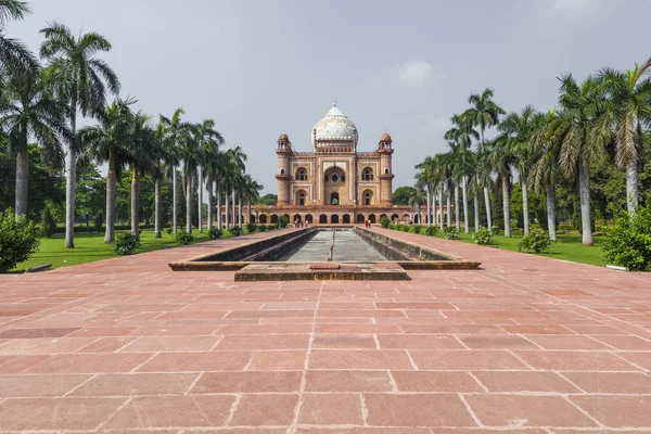 Tomb of Safdarjung in New Delhi, India. It was built in 1754 in — Stock Photo, Image