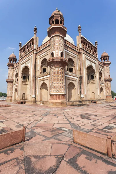 Tomb of Safdarjung in New Delhi, India. It was built in 1754 in — Stock Photo, Image