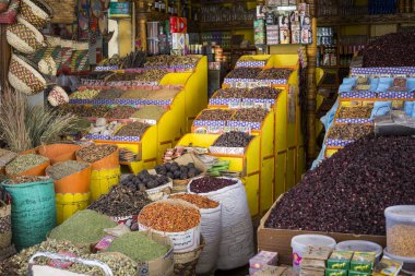Geleneksel baharat otlar ve baharatlar Aswan, Mısır'ın Bazaarı.