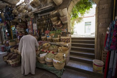 Geleneksel baharat otlar ve baharatlar Aswan, Mısır'ın Bazaarı.