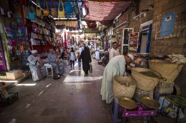 Geleneksel baharat otlar ve baharatlar Aswan, Mısır'ın Bazaarı.