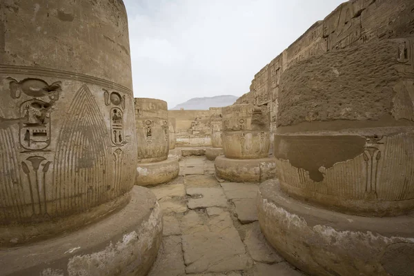 Tempio di Medinet Habu, dedicato a Ramses III. - UNESCO World — Foto Stock